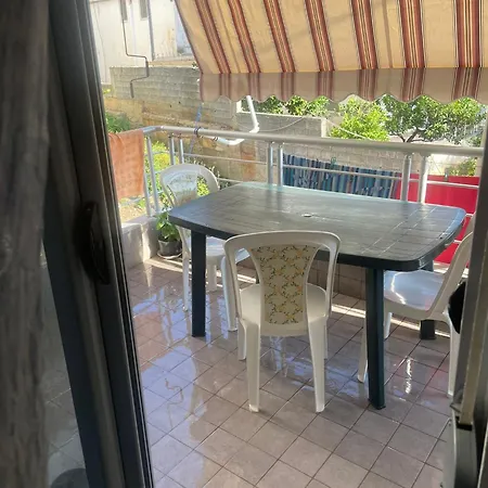 Niku Apartment *